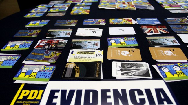 PDI investiga ejecutiva que robó 300 millones en gift cards