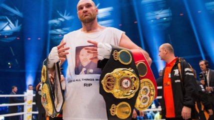 Tyson Fury se adueñó de los cinturones del peso pesado