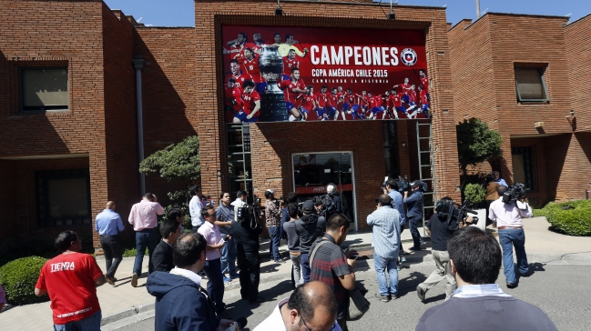 Comisión de la ANFP revisará contratos con Sampaoli, Mega y Nike