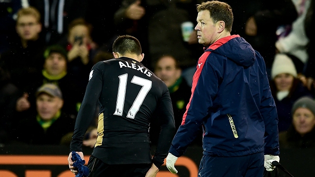 Alexis Sánchez llegó a Chile para tratar su desgarro en 