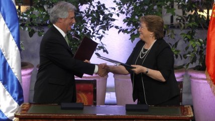 Bachelet recibió en La Moneda al presidente de Uruguay