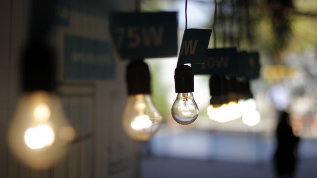 Cuestionan fin de la venta de las ampolletas incandescentes