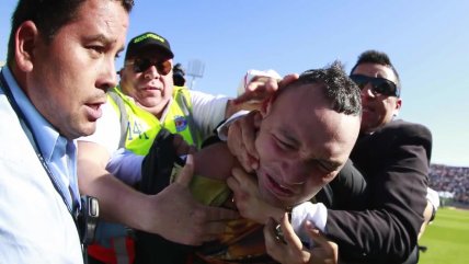   Vergüenza en el fútbol: Las imágenes que obligaron a suspender el Colo Colo-Wanderers 