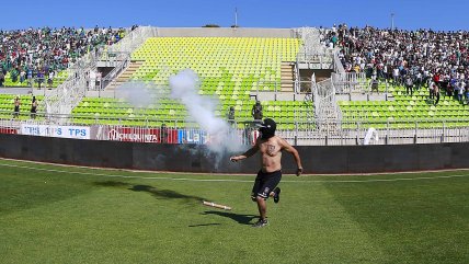 Barrista de Colo Colo atacó con fuego de artificio a hinchas de Wanderers