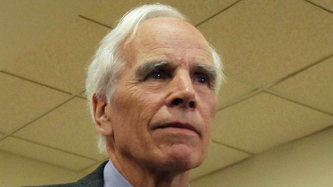 Belisario Velasco: Douglas Tompkins presionó ilícitamente a los colonos chilenos