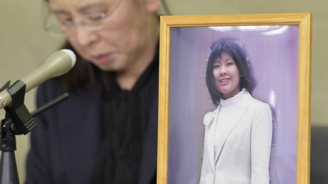 Familia de suicida que trabajaba 90 horas semanales recibió un millón de dólares