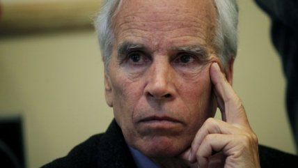 Senadores socialistas proponen entregar nacionalidad póstuma a Tompkins