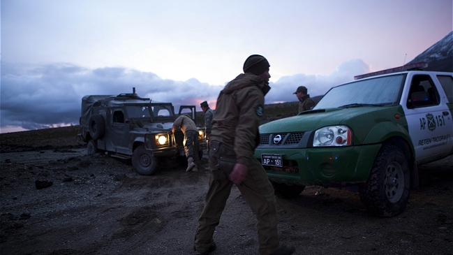 Autoridades bolivianas entregaron al presunto asesino de dos carabineros