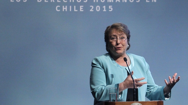 Bachelet vinculó gratuidad con incorporar derechos sociales a políticas públicas