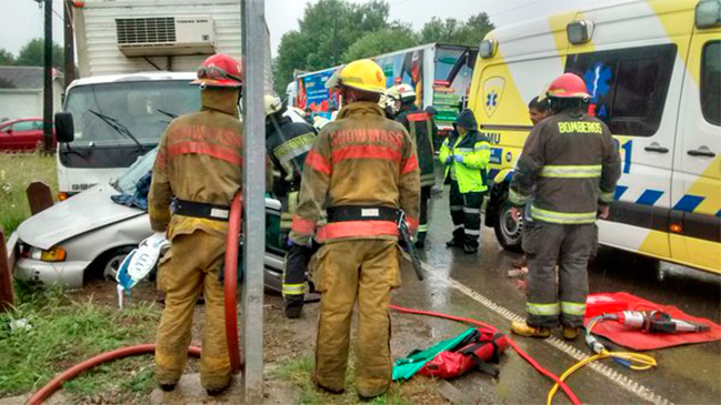 Choque múltiple dejó un muerto en Valdivia
