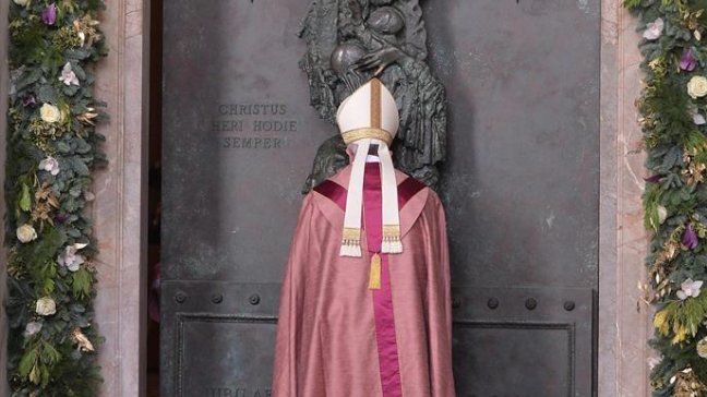 Papa arremete contra los poderosos y proclama 