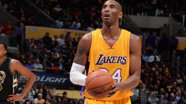 Bryant gana protagonismo y conduce el triunfo de los Lakers ante Milwaukee