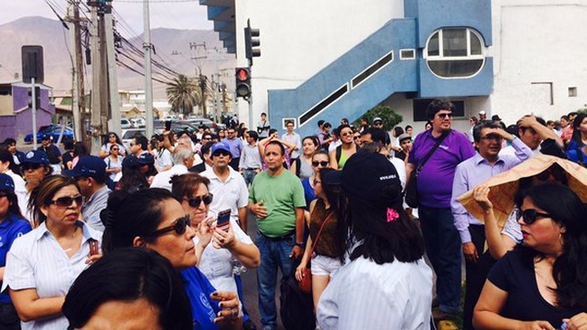 Estudiantes de U. Arturo Prat protestan por 