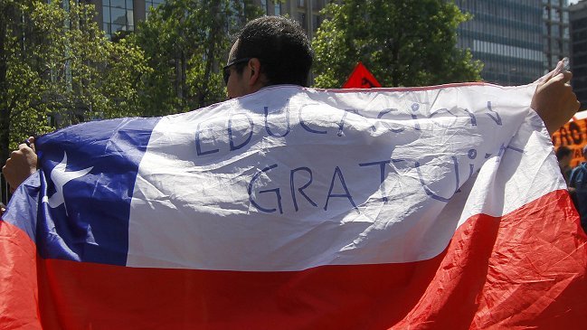 Encuesta CEP: Aumentó el apoyo a la gratuidad universal de las universidades