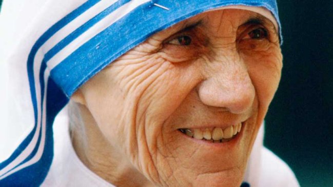 Diario católico aseguró que papa Francisco aprobó canonización de Teresa de Calcuta