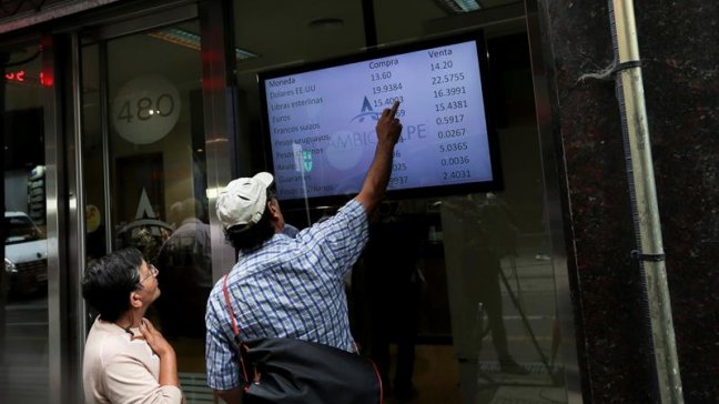Peso argentino abre estable en segundo día tras fin de restricción cambiaria