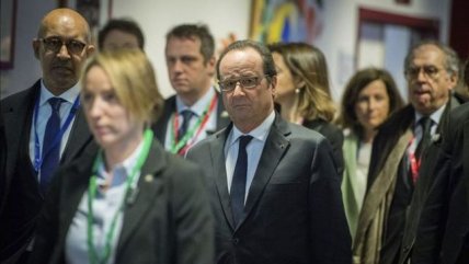 Hollande espera que España precise si apoyará lucha contra el Estado Islámico