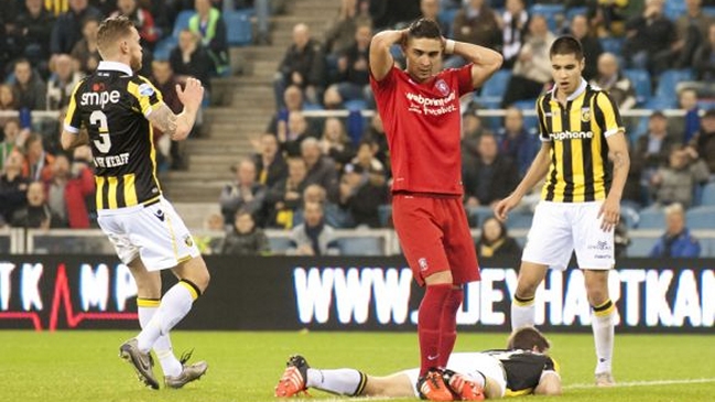 Felipe Gutiérrez fue titular en dura derrota de Twente FC ante Vitesse