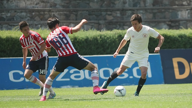 Universitario de Perú cayó en penales ante Chivas en la Copa UC