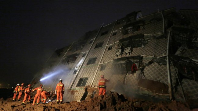 Desprendimiento de tierras sepultó un parque industrial y viviendas en China