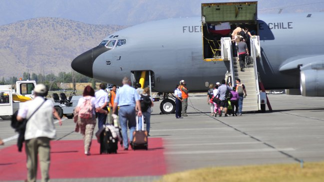 FACh evacuó a 201 personas desde Isla de Pascua por paro en DGAC