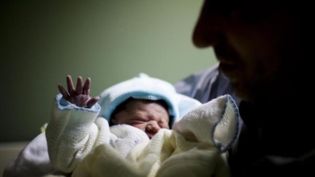 Policías ayudaron a una mujer mexicana a dar a luz dentro de un auto