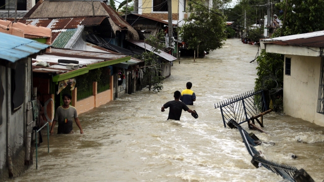 Al menos 40 muertos dejó el paso del tifón Melor por el centro de Filipinas