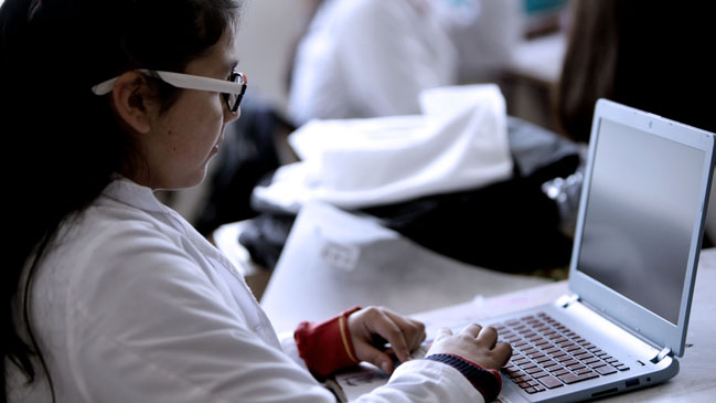 ¿Cómo lidiar con los aspectos negativos de Internet en los niños?