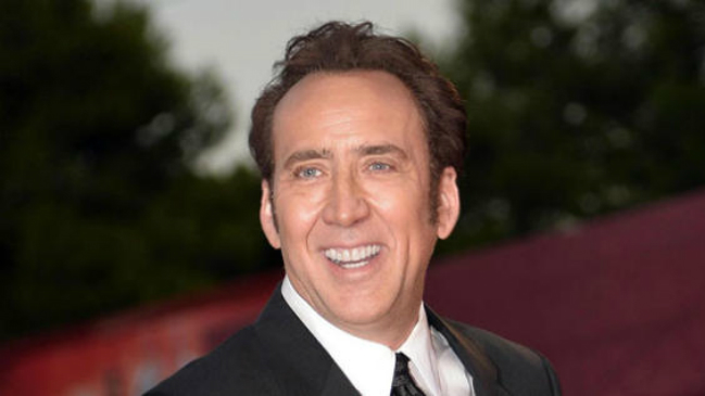 Nicolas Cage devuelve a Mongolia una calavera de dinosaurio robada que compró