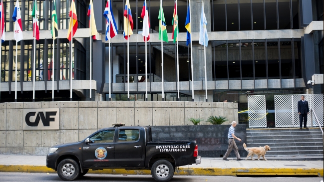 Artefacto explosivo estalló en sede del banco CAF en Caracas