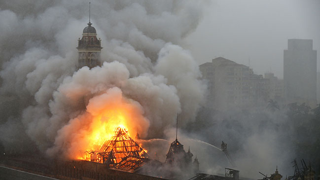 Un fallecido dejó el incendio en el Museo de la Lengua Portuguesa en Brasil