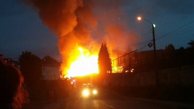 Incendio destruyó el Club de Rodeo de Dalcahue