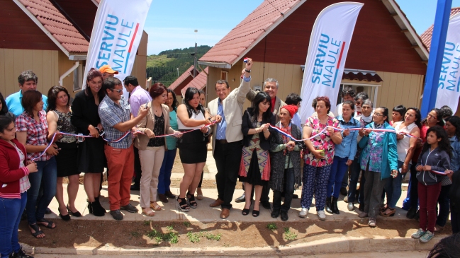 Reconstrucción: Serviu entregó 36 viviendas a familias Vichuquén