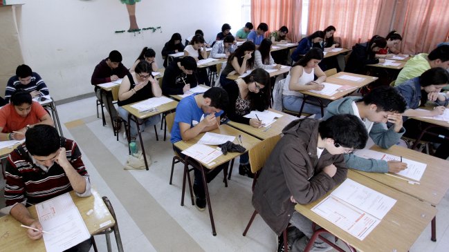 Estudiantes con puntajes nacionales PSU bajan drásticamente este año