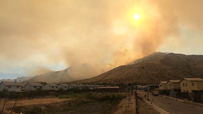 Incendio se registra en cerros de Lampa