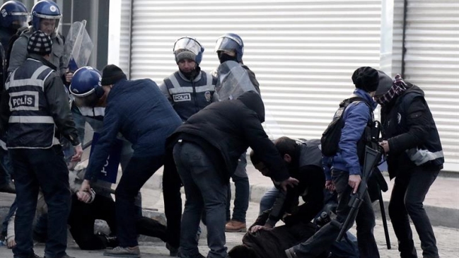 Policía de Senegal detuvo a 11 personas por asistir a matrimonio homosexual