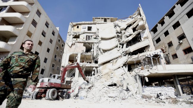 Al menos 32 muertos y 90 heridos en doble atentado en Siria