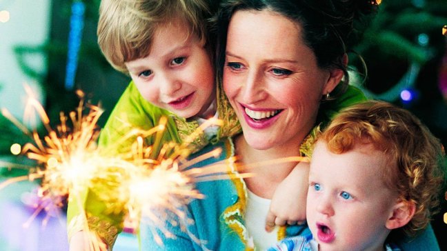 Así celebran los padres el Año Nuevo alrededor del mundo