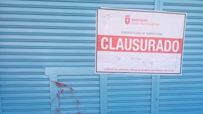Municipalidad de Santiago clausuró botillería 