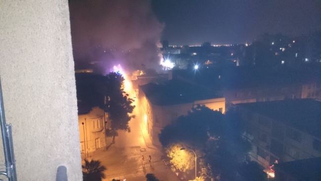 Incendio destruyó un motel en el centro de Santiago