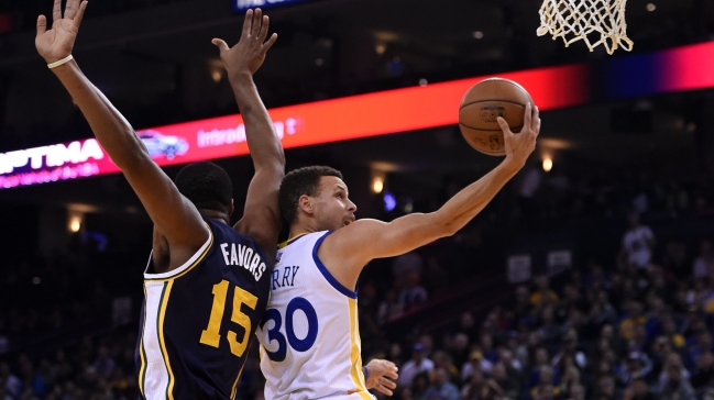 Stephen Curry comandó otro triunfo de los Warriors en la NBA