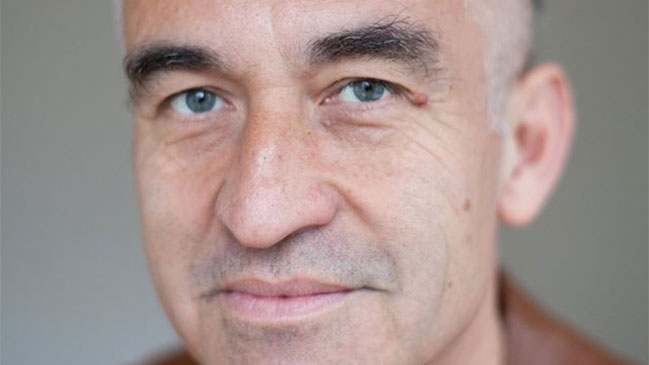 Jorge González evalúa concluir tratamiento fuera de Chile y prepara particular biografía