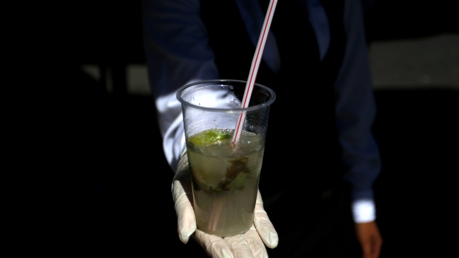 ¿Con cuántas copas se sobrepasa el límite legal de alcohol permitido en sangre?