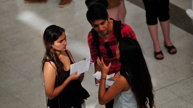 Gratuidad: Los canales del Mineduc para responder las dudas de los beneficiados