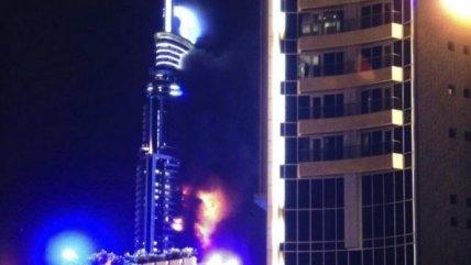   El mega incendio que afecta a un rascacielos de Dubai 