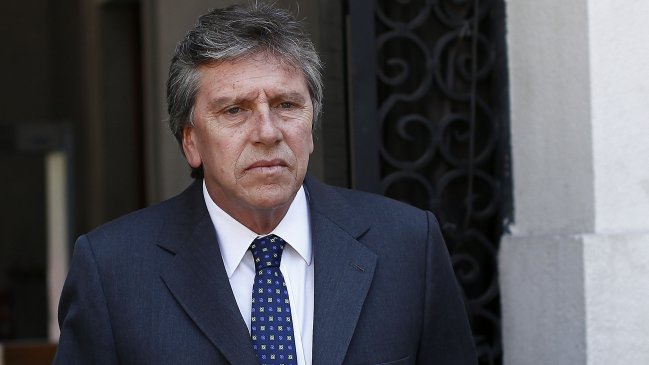 Senador Alberto Espina evitó 