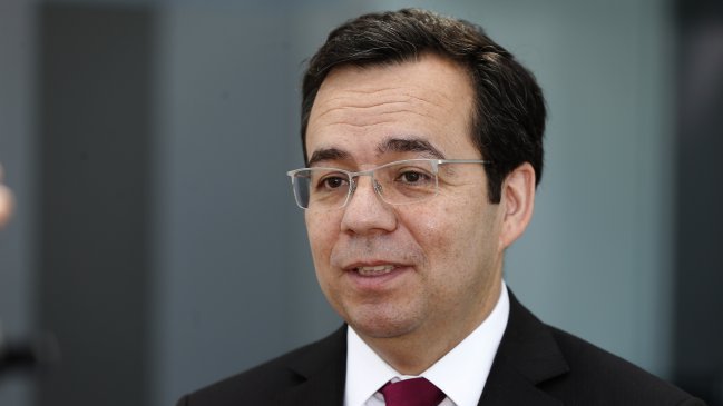 Ministro de Economía y 2016: Estamos enfrentando un escenario menos favorable