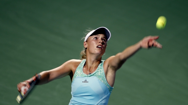 Caroline Wozniacki sacó pasajes a cuartos de final en Auckland