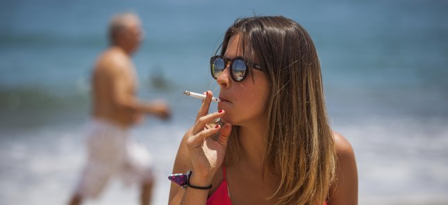 Medio Ambiente pidió que se prohíba fumar en piscinas y playas