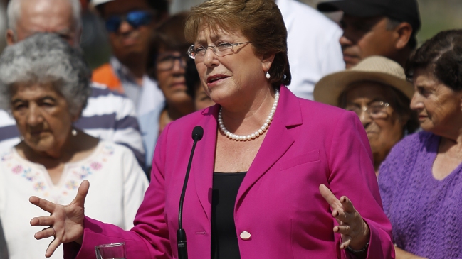 Adimark: Aprobación a Bachelet cayó en diciembre e igualó su nivel más bajo